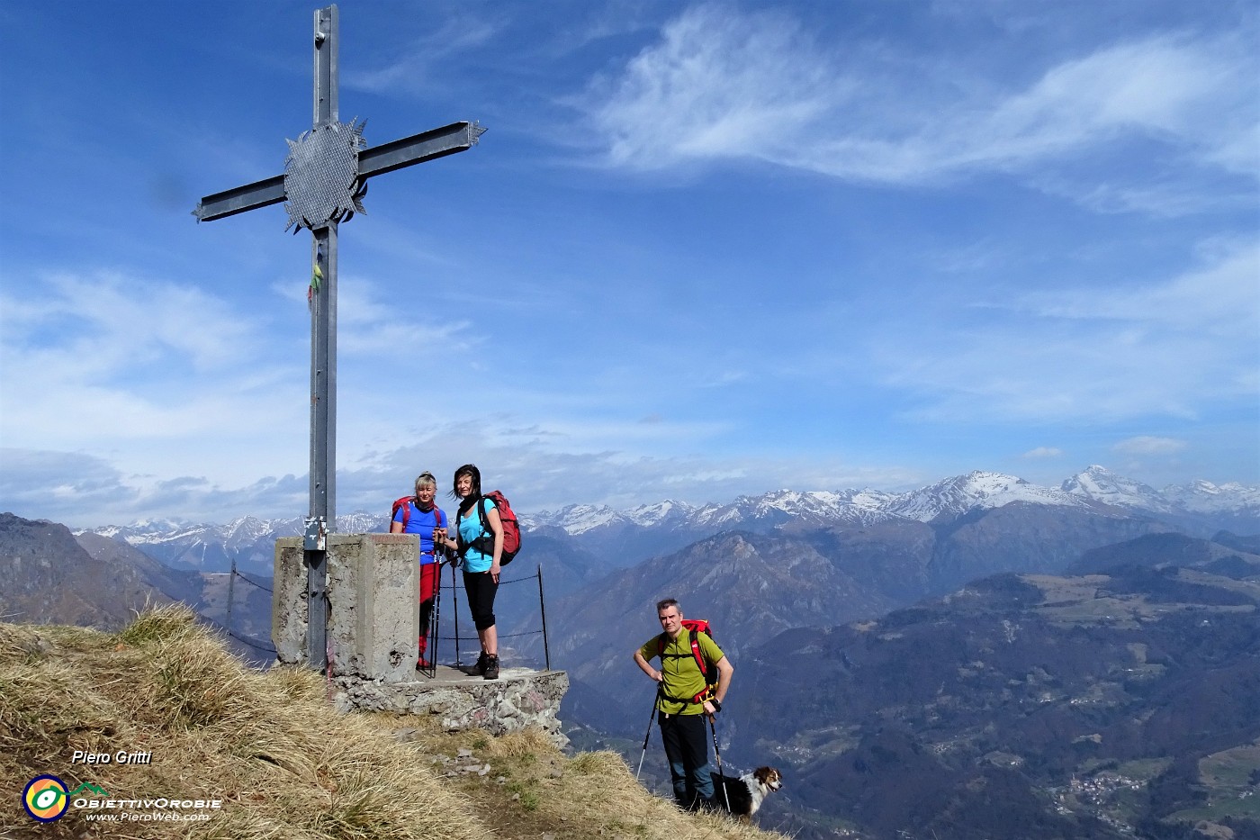 59 Alla croce di vetta del Pizzo Grande del Sornadello (1550 m).JPG